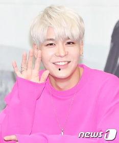 男爱豆的最新动态爆料,神秘恋情曝光,事业再攀高峰! 第3张 男爱豆的最新动态爆料,神秘恋情曝光,事业再攀高峰! 第3张