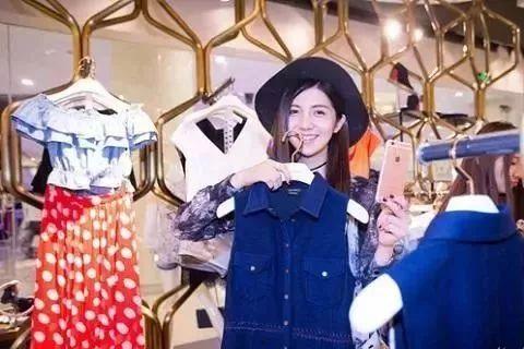 网红的吃瓜生活小说,揭秘娱乐圈背后的秘密风云 第2张 网红的吃瓜生活小说,揭秘娱乐圈背后的秘密风云 第2张