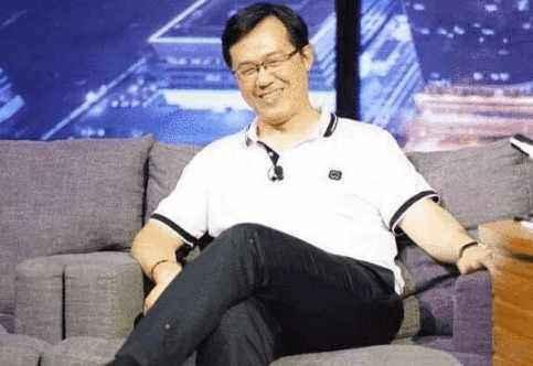 卓伟最新爆料寸头视频,寸头视频揭秘娱乐圈惊人内幕